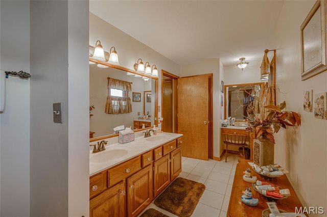 1733 Highway Aa, Farmington, MO 63640