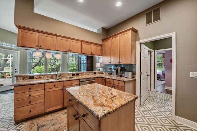 6004 HAMMOCK HILL AVENUE, Lithia, FL 33547
