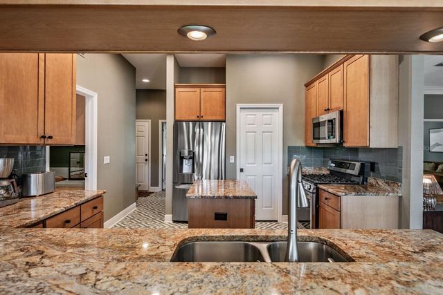 6004 HAMMOCK HILL AVENUE, Lithia, FL 33547