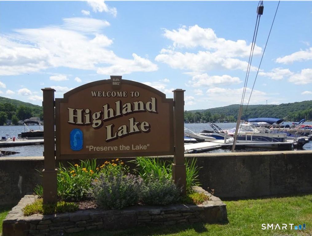 660 East Wakefield Boulevard, Winchester, CT 06098