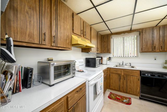 12 Pheasant Place, Howell, NJ 07731