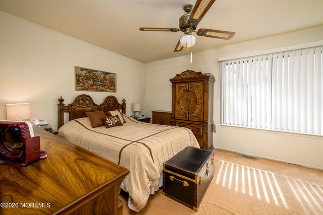 12 Pheasant Place, Howell, NJ 07731