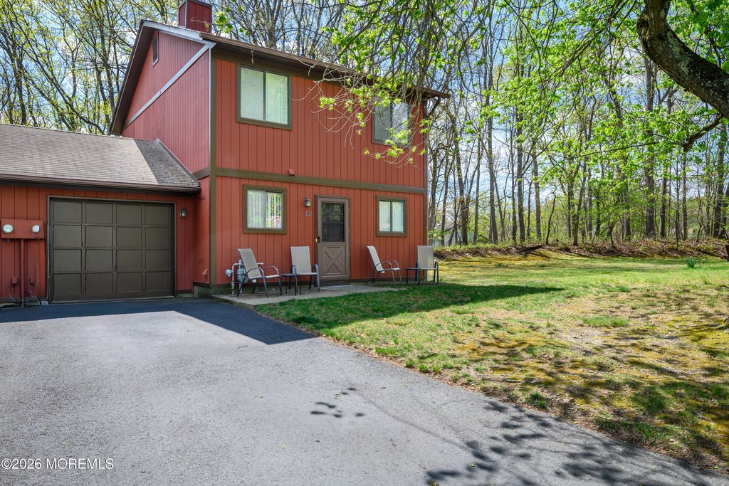 12 Pheasant Place, Howell, NJ 07731