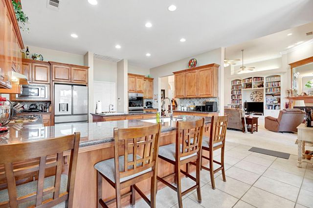 2572 Trenton Avenue, Clovis, CA 93619