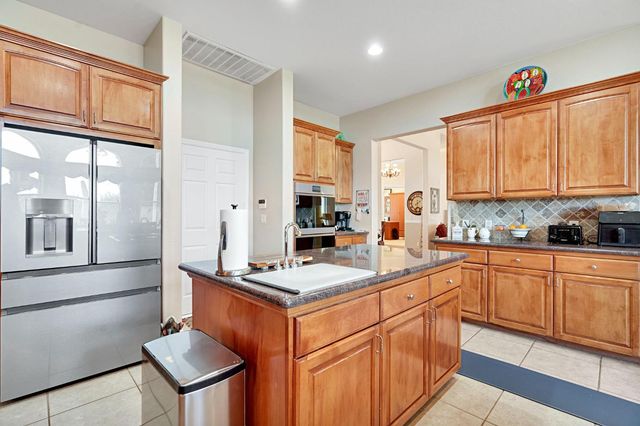 2572 Trenton Avenue, Clovis, CA 93619