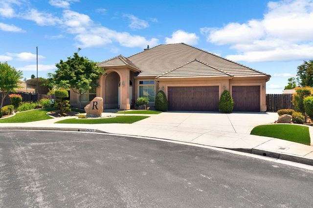 2572 Trenton Avenue, Clovis, CA 93619