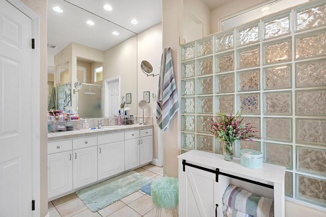 2572 Trenton Avenue, Clovis, CA 93619