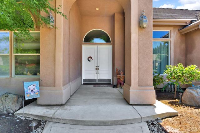 2572 Trenton Avenue, Clovis, CA 93619
