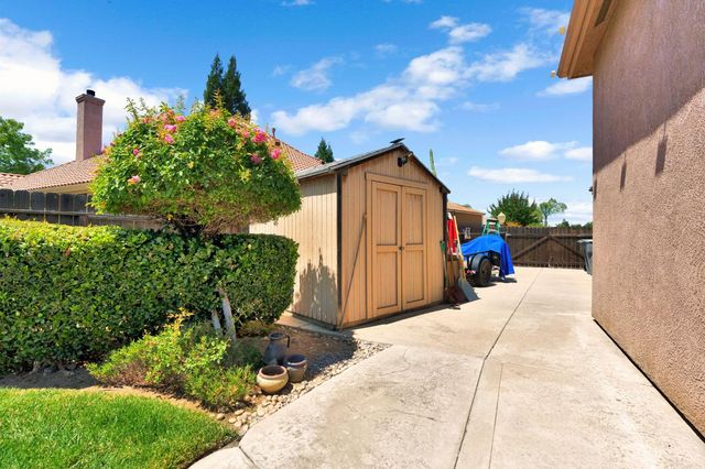 2572 Trenton Avenue, Clovis, CA 93619
