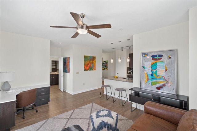 1900 Barton Springs RD 5001, Austin, TX 78704