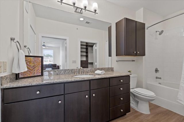 1900 Barton Springs RD 5001, Austin, TX 78704