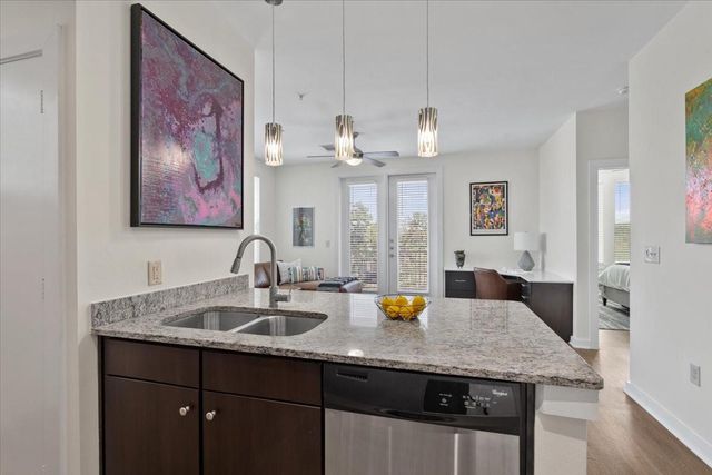 1900 Barton Springs RD 5001, Austin, TX 78704