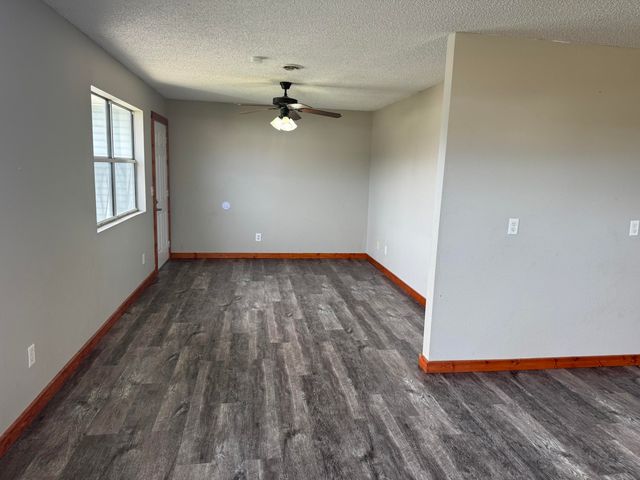 565 N Williams Place, Bolivar, MO 65613