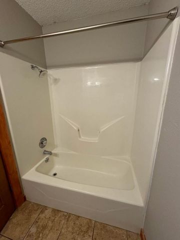 565 N Williams Place, Bolivar, MO 65613