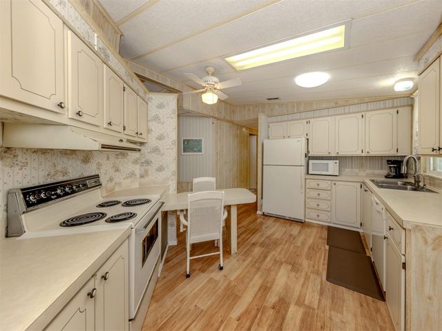 233 PIRATES POINT, North Port, FL 34287