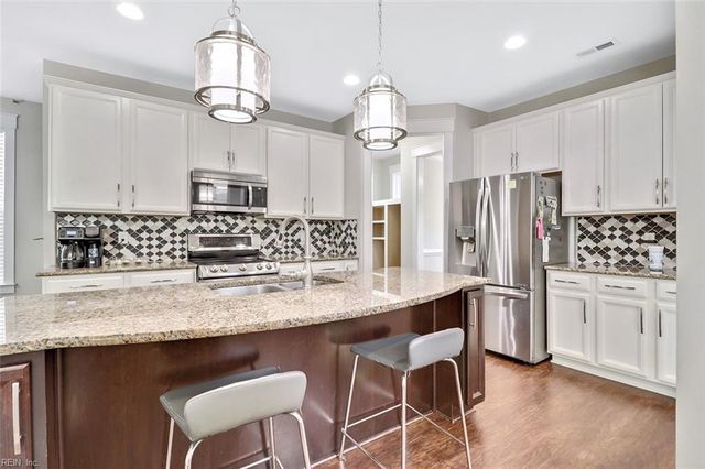 3320 Conservancy DR, Chesapeake, VA 23323