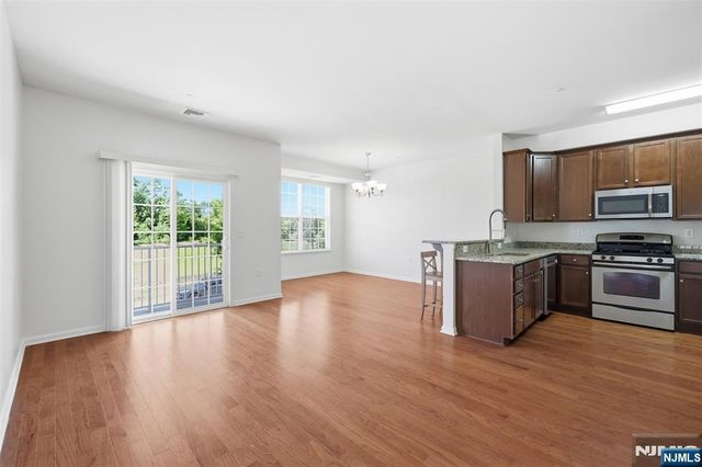 404 Waterview Court 404, Hanover Township, NJ 07927