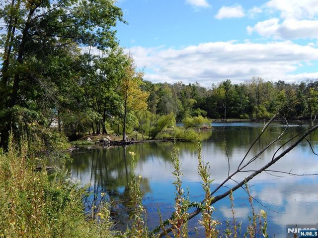 404 Waterview Court 404, Hanover Township, NJ 07927