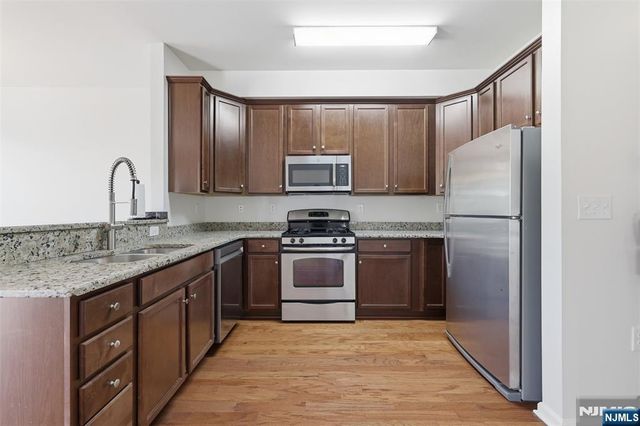 404 Waterview Court 404, Hanover Township, NJ 07927