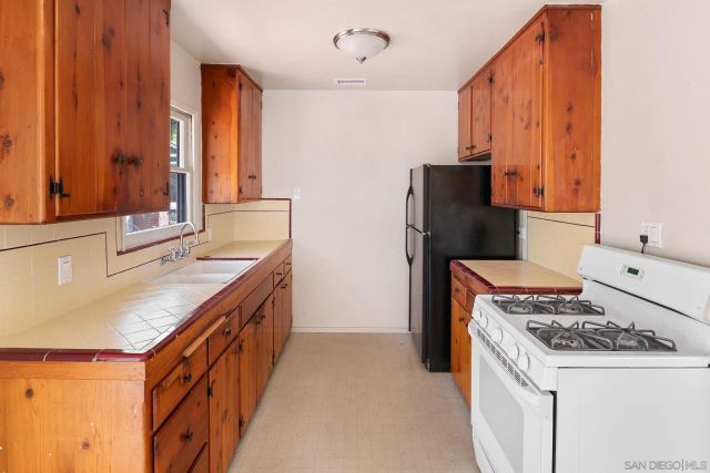 5037 Waring Rd, San Diego, CA 92120