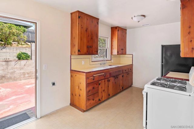 5037 Waring Rd, San Diego, CA 92120