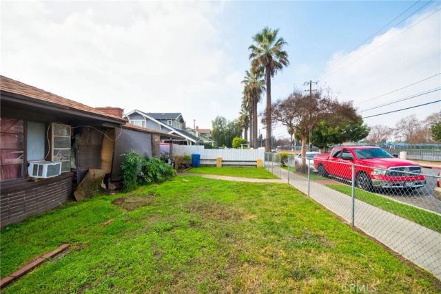 886 E Kingsley Avenue, Pomona, CA 91767