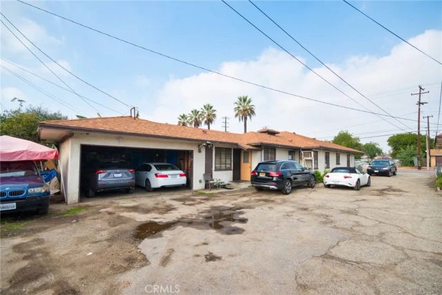 886 E Kingsley Avenue, Pomona, CA 91767