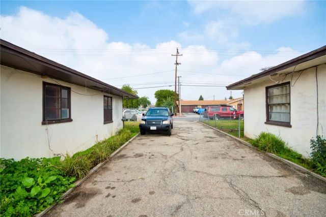 886 E Kingsley Avenue, Pomona, CA 91767