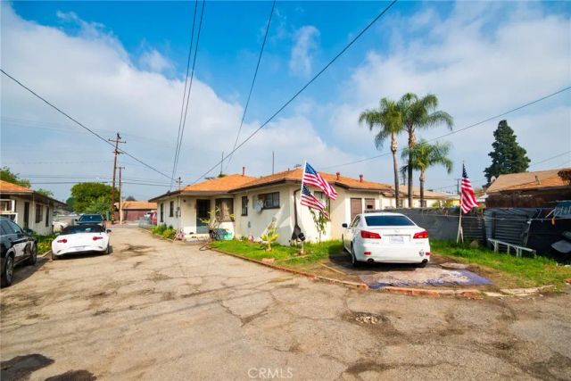 886 E Kingsley Avenue, Pomona, CA 91767