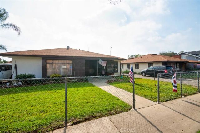886 E Kingsley Avenue, Pomona, CA 91767