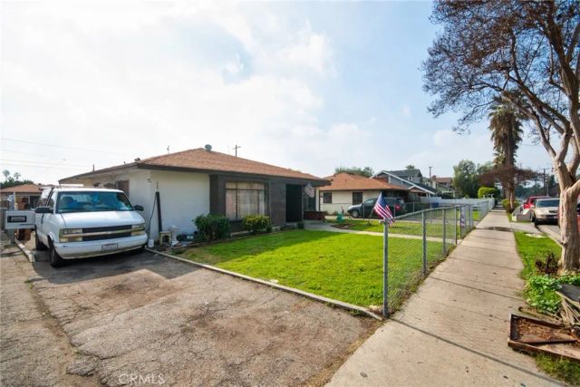 886 E Kingsley Avenue, Pomona, CA 91767
