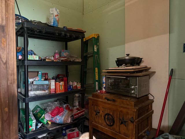 525 N Hill Rd, Tyler, TX 75706