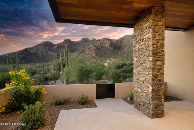 2155 E Desert Garden Drive, Tucson, AZ 85718