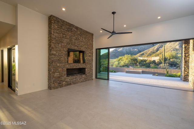 2155 E Desert Garden Drive, Tucson, AZ 85718