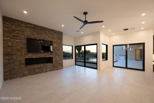 2155 E Desert Garden Drive, Tucson, AZ 85718