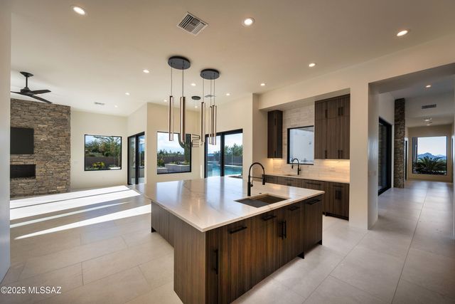 2155 E Desert Garden Drive, Tucson, AZ 85718