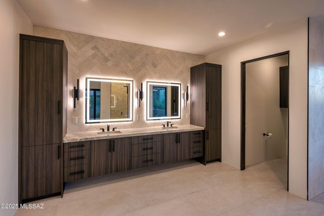 2155 E Desert Garden Drive, Tucson, AZ 85718