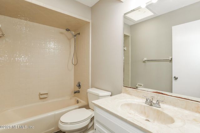 7213 SECRET WOODS Drive, Jacksonville, FL 32216