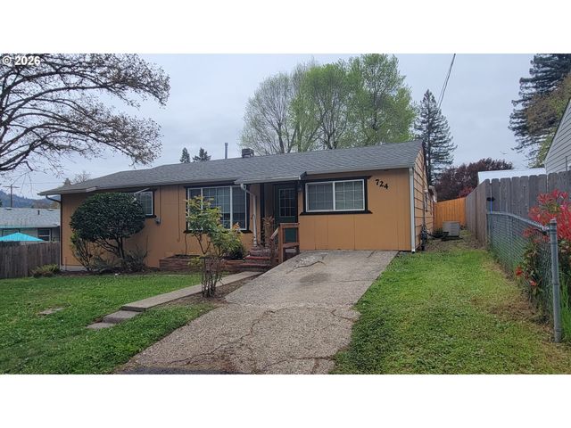 724 Ne LAURANCE St, Myrtle Creek, OR 97457