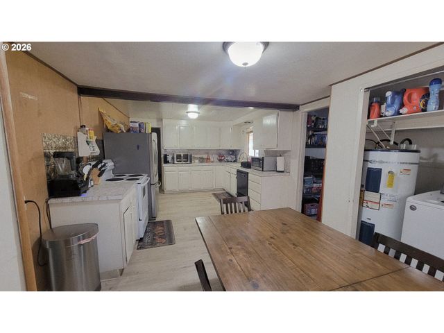 724 Ne LAURANCE St, Myrtle Creek, OR 97457