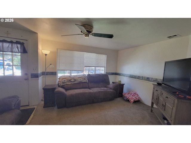 724 Ne LAURANCE St, Myrtle Creek, OR 97457