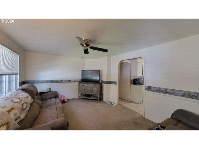 724 Ne LAURANCE St, Myrtle Creek, OR 97457