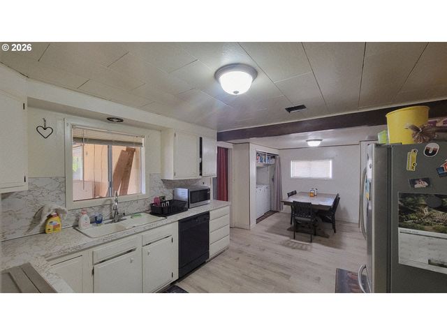 724 Ne LAURANCE St, Myrtle Creek, OR 97457