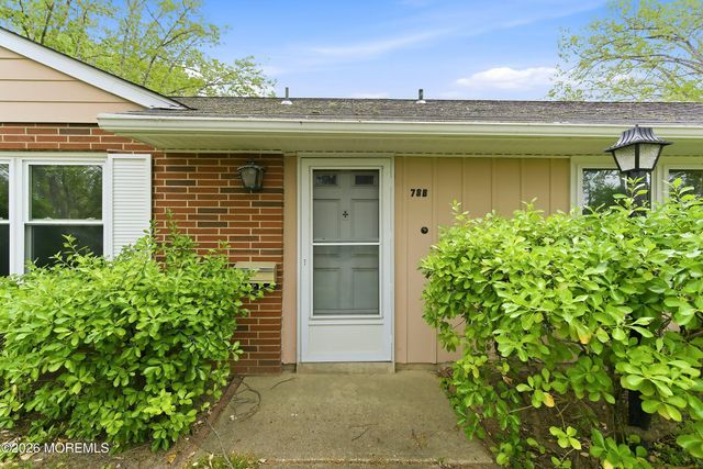 78B Dorchester Drive 1002, Lakewood, NJ 08701