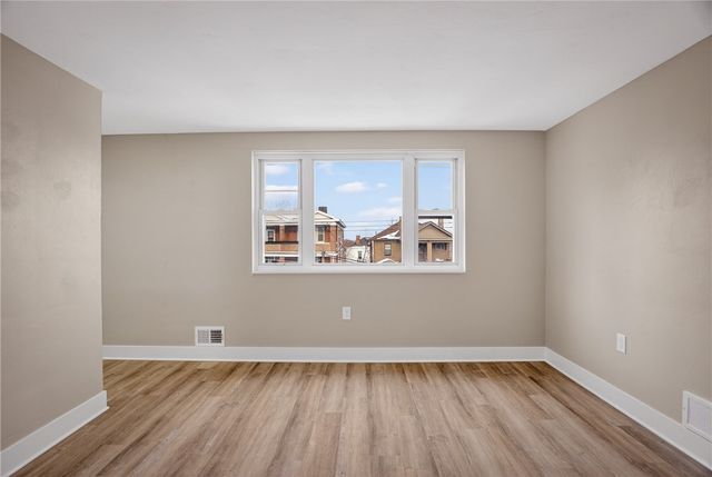 2963 Espy Ave, Dormont, PA 15216