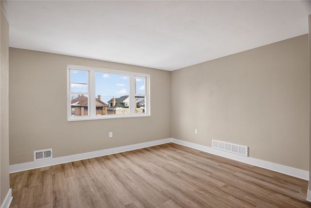 2963 Espy Ave, Dormont, PA 15216