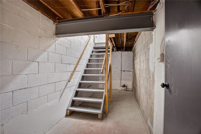 2963 Espy Ave, Dormont, PA 15216