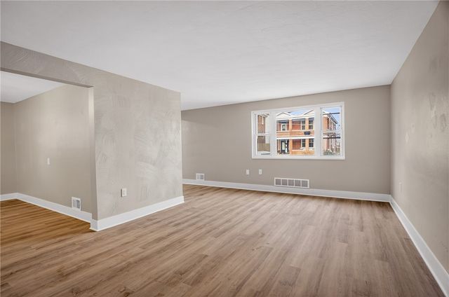 2963 Espy Ave, Dormont, PA 15216