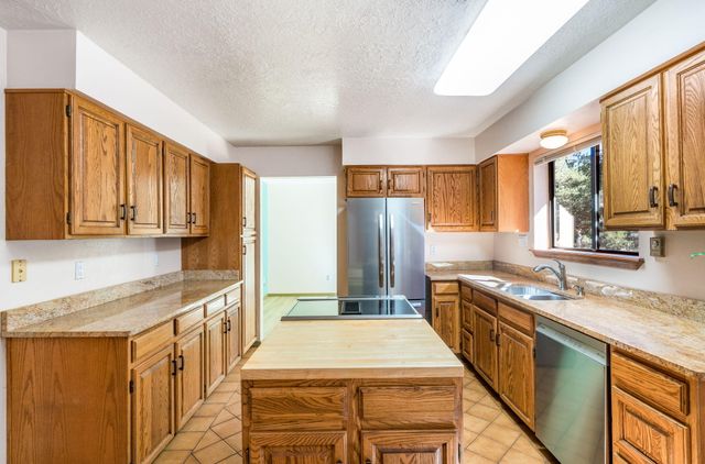 98 Lagarto Road, Tijeras, NM 87059