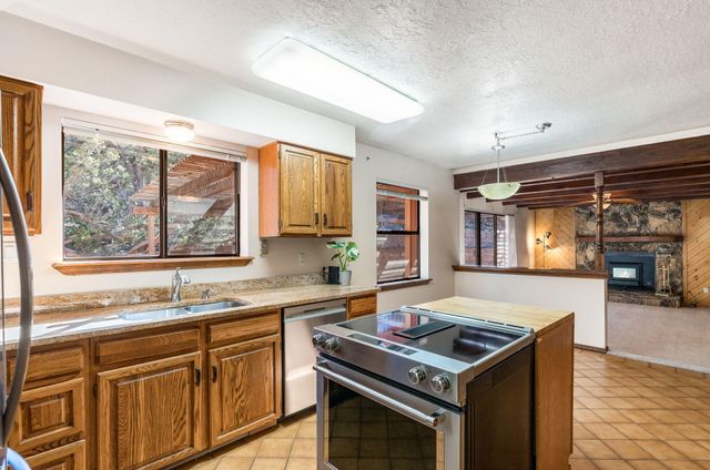 98 Lagarto Road, Tijeras, NM 87059